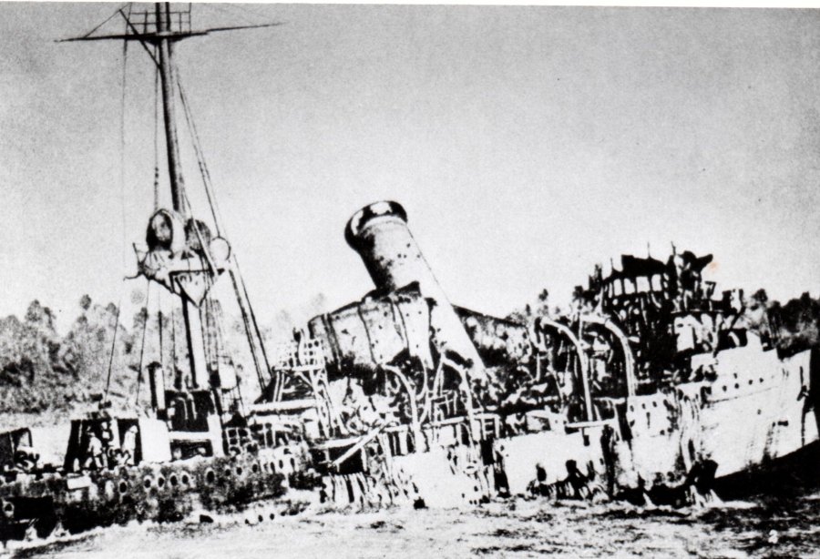 El crucero Emdem destruido en la Isla de Cocos